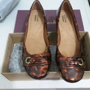 Clarks womans brown flats shoes 7M
